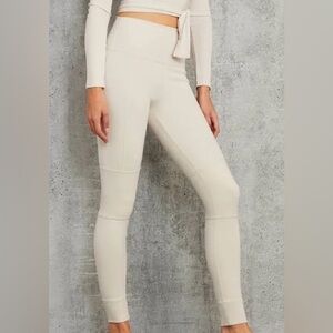 ALO Yoga Cream Avenue high waist Leggings in Bone size small GUC